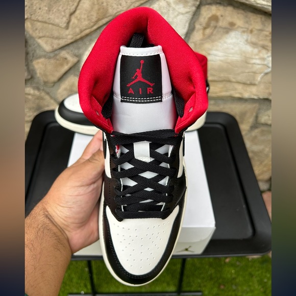 Air Jordan 1 Mid “Black Sail” Size 8.5 Women’s - Picture 7 of 11